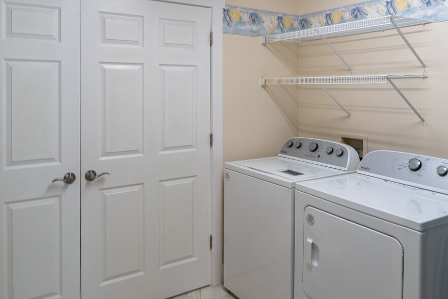 Building Photo - 1921 Ty Way Xing