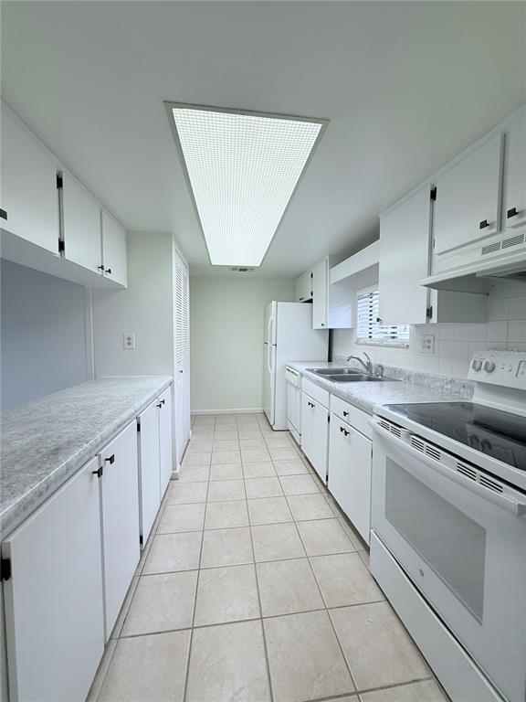 Building Photo - 8608 Lake Isle Dr