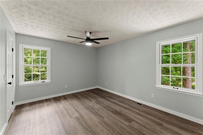 Building Photo - 2440 Red Fox Run NW