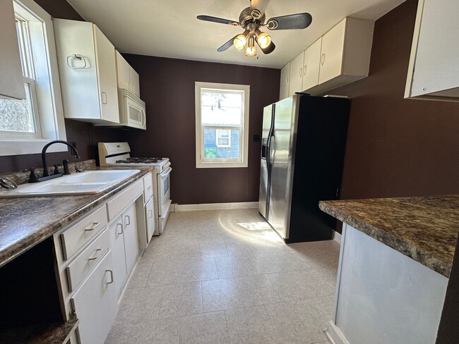 Building Photo - 2 Bedroom House in Webster City $750