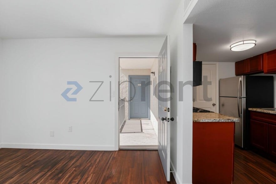 Building Photo - Unit B226