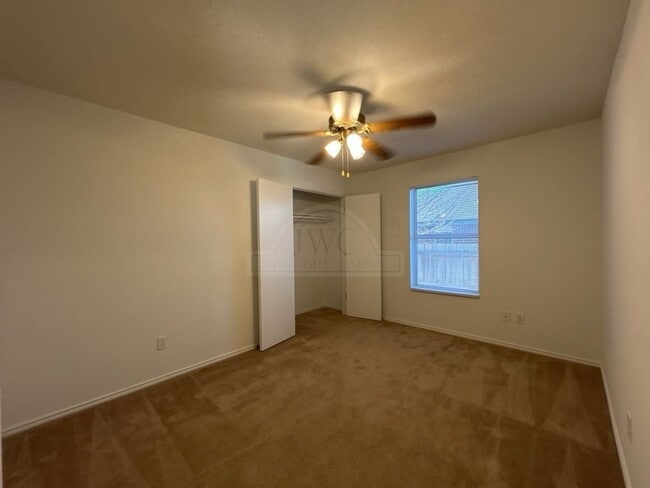 Building Photo - 3908 Fieldcrest Dr