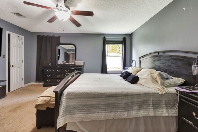 Building Photo - 3 Bedroom in Navarre! Move In $200 off 1st...