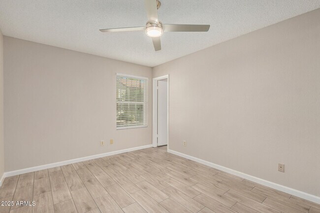 Building Photo - 5136 E Evergreen St