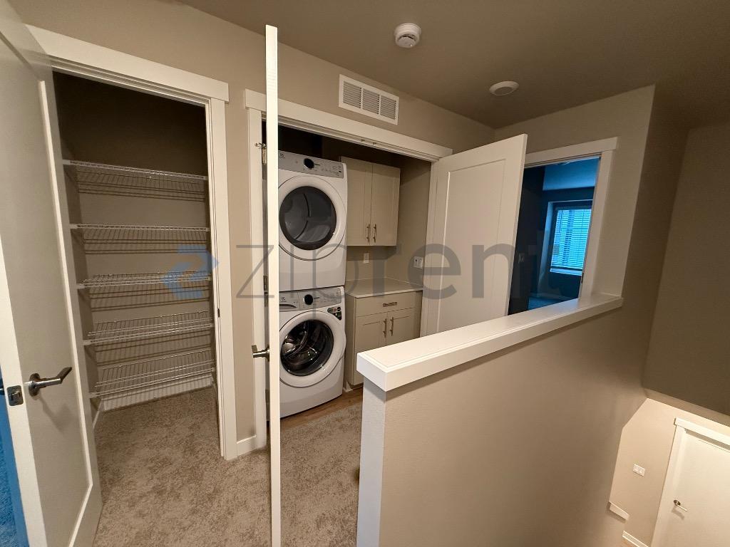 Building Photo - Unit F6