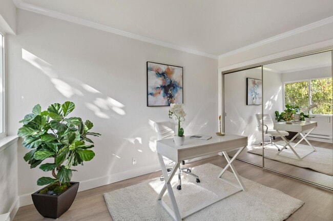 Building Photo - 1025 Shell Blvd