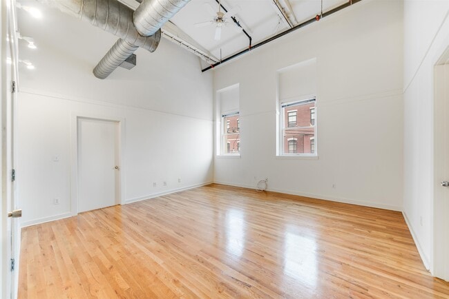 Building Photo - 716 Madison St