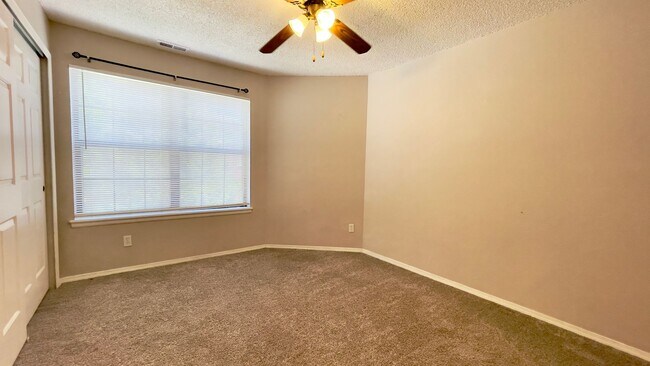 Building Photo - 1 Bedroom unit on Tampico for rent!