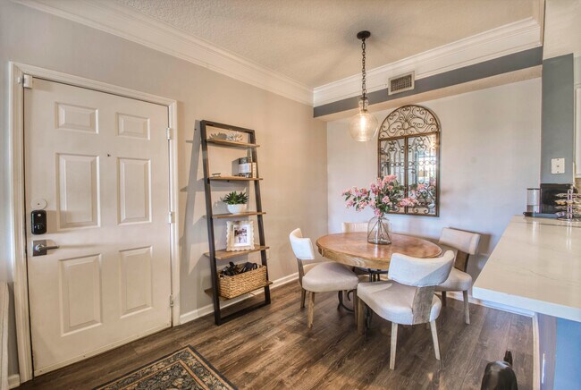 Building Photo - 1305 Myrtlewood Cir E
