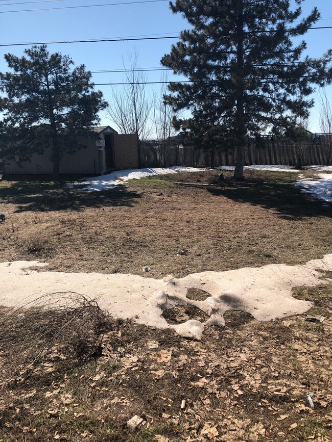 Building Photo - 3 Bedromm, 2 Bathroom Duplex!