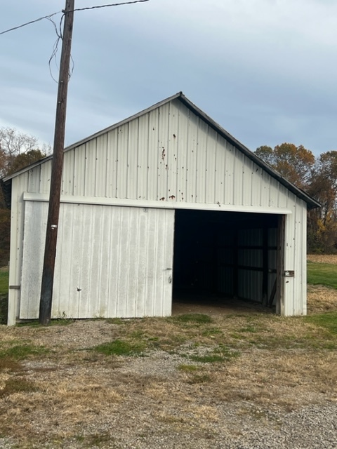 Building Photo - 682 W Clark Rd