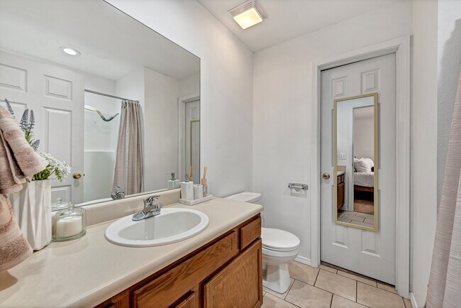 Building Photo - 864 Melmar Dr