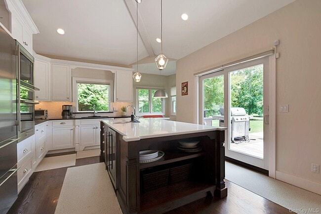 Building Photo - 450 Sterling Woods Rd