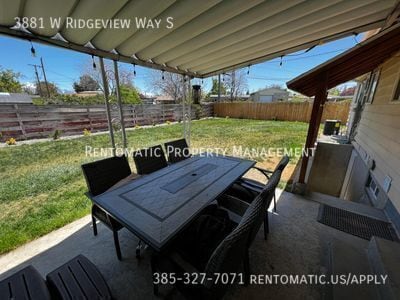 Building Photo - 3881 Ridgeview Way