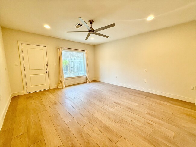 Building Photo - 3834 Linklea Dr