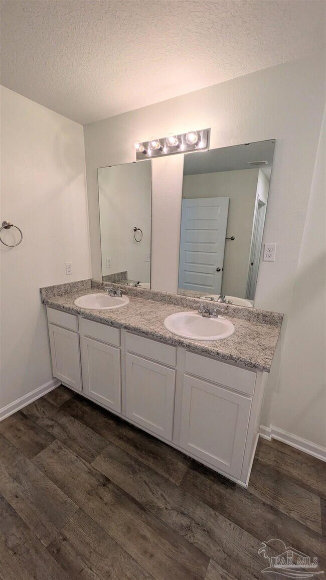 Building Photo - 10624 Queens Gate Cir