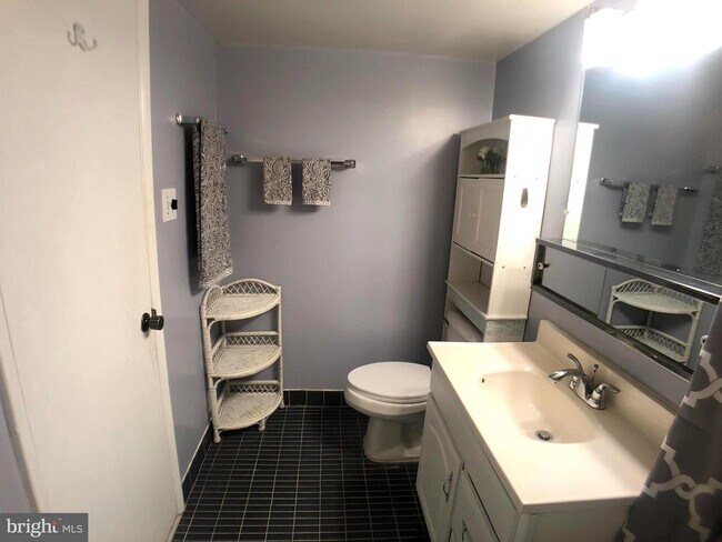 Building Photo - 118 Monroe St