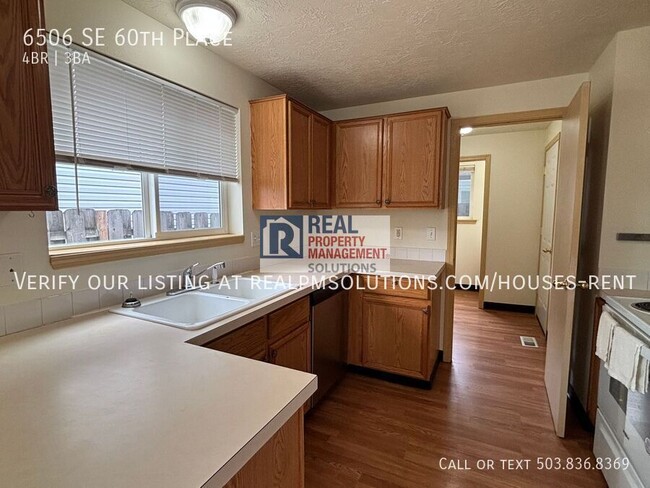 Building Photo - 6506 SE 60th Pl