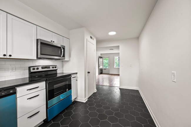 Building Photo - 1640 W Northwest Blvd