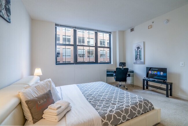 Building Photo - 301-499 President Street-SI ID1013815P