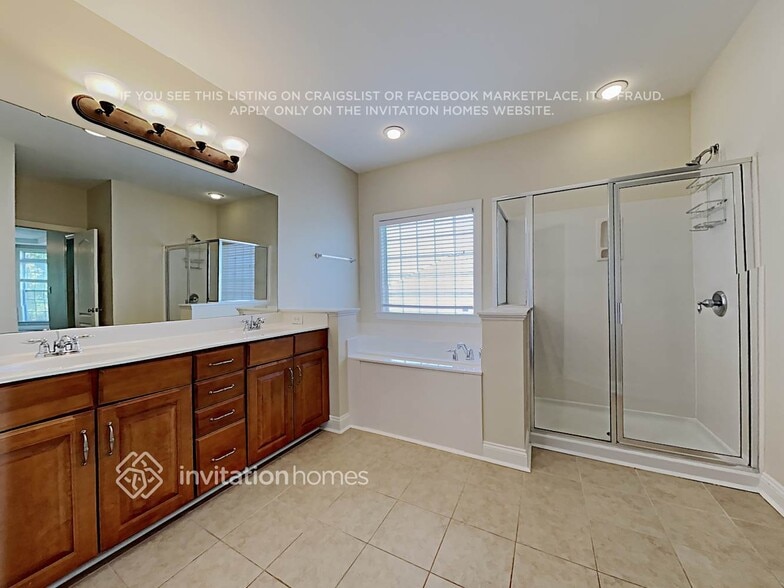 Building Photo - 2104 Madeira Cir