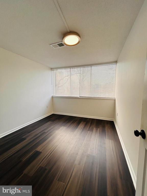 Building Photo - 1828 Metzerott Rd