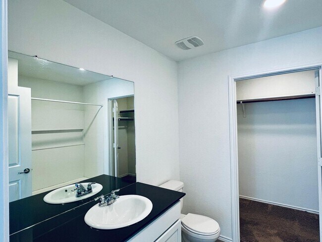 Building Photo - 10135 Ana Hts