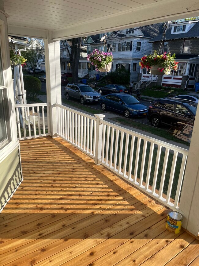 Building Photo - 25 Besch Ave