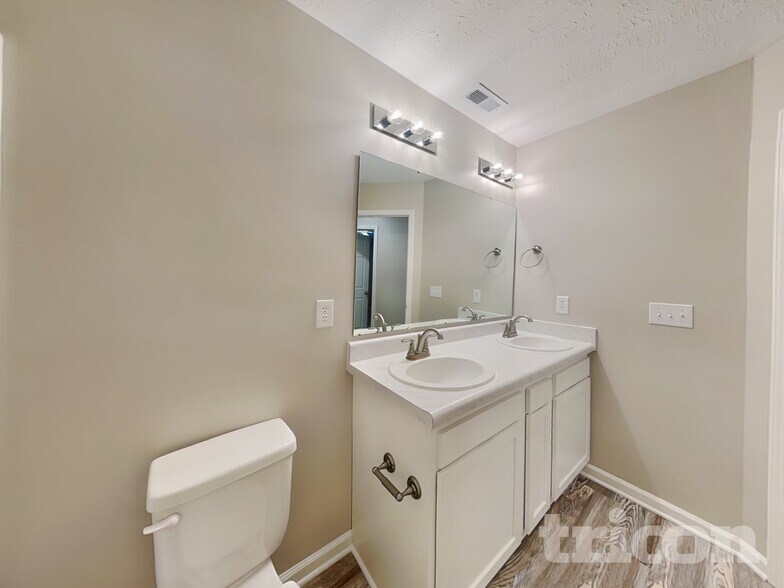 Building Photo - 1096 Tomahawk Pl