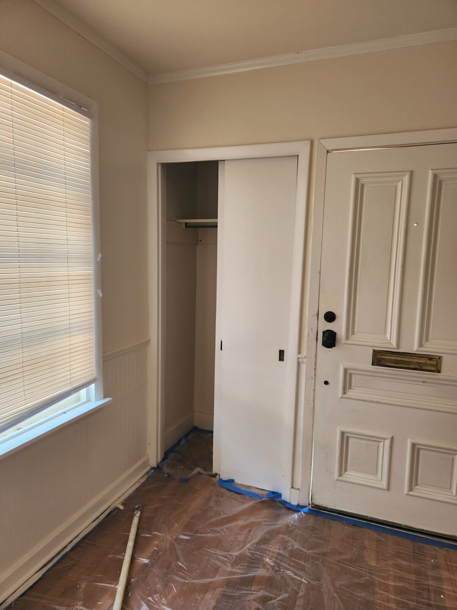 Entryway1 - 405 Haynes St