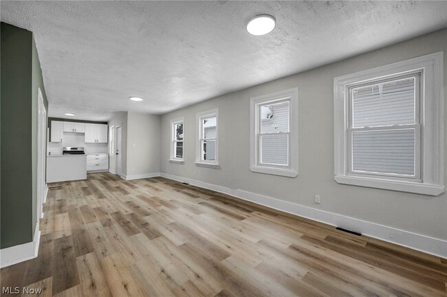 Building Photo - 1939 W 54th St