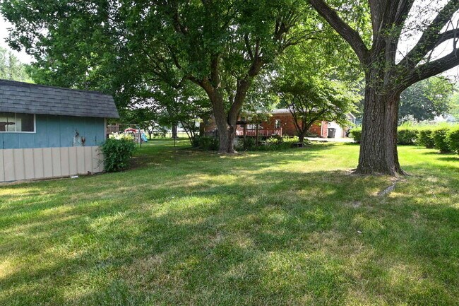 Building Photo - Charming 3-Bedroom Retreat with 2 Full Baths on South Meridian Street – 1516 Sq Ft of Comfort in ...