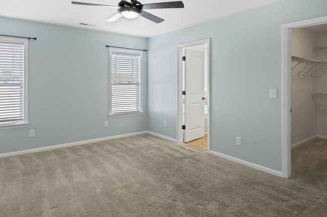 Building Photo - 704 Jade Ln