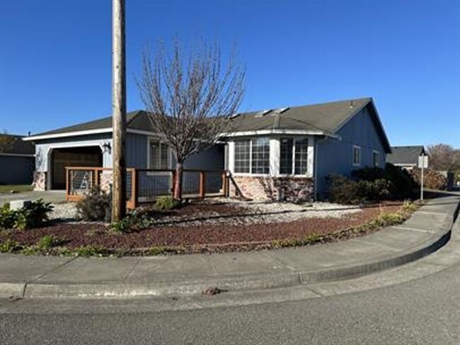 Building Photo - McKinleyville house