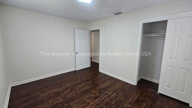 Building Photo - 3018 Donna Dr