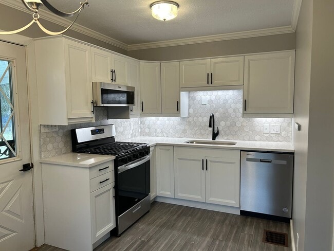 Building Photo - 475 W Kanawha Ave