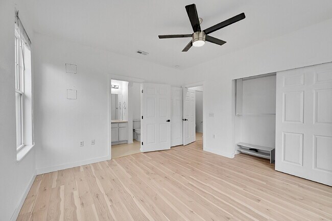 Building Photo - $2,350 - 2 Bed, 2 Bath Condo in Aurora wit...