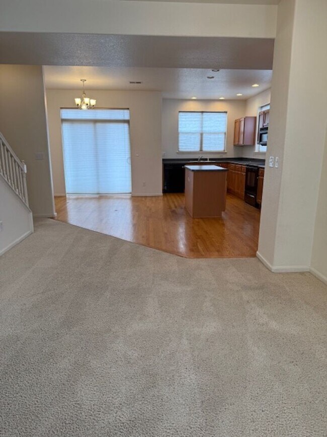 Building Photo - 3 Bed End Unit Townhome near Old Town Arvada