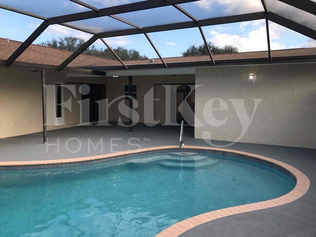 Building Photo - 241 SW 32nd Terrace