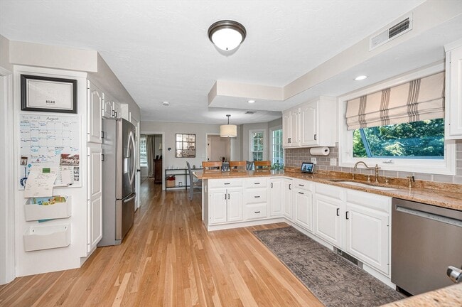 Building Photo - 4 Nashoba Dr