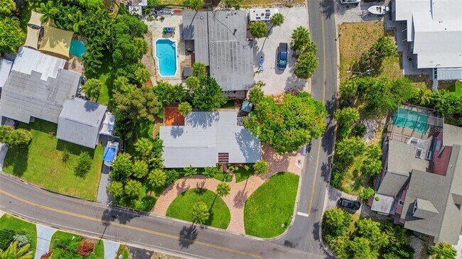 Building Photo - 3903 Belle Vista Dr E