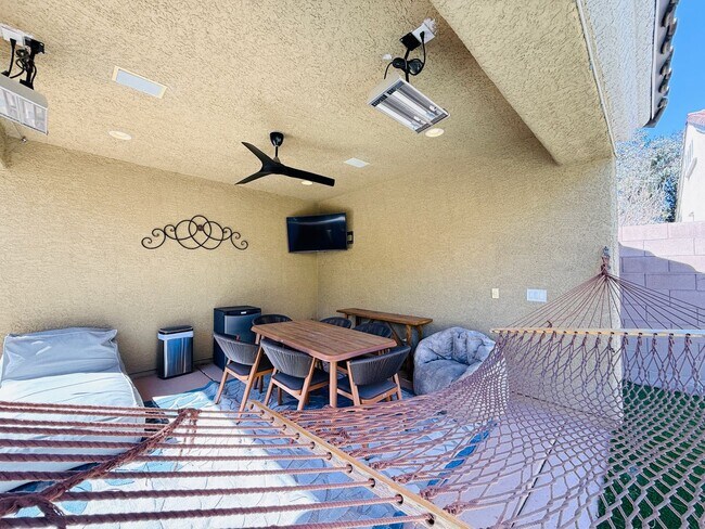 Building Photo - Welcome to this stunning 5-bedroom, 3-bath home located in the desirable Estates of Wigwam Ranch ...