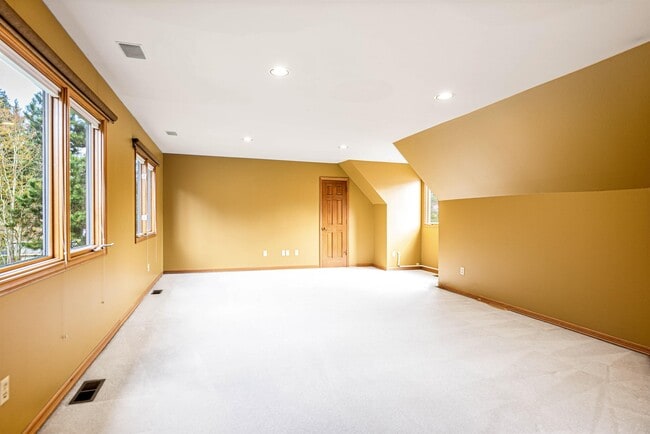 Building Photo - 5811 124th Ct NE