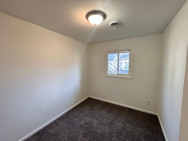 Building Photo - 3303 Branch Ave