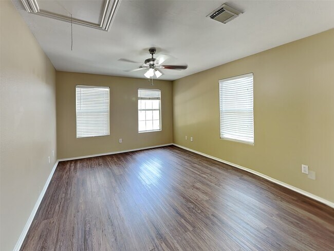Building Photo - 8915 Chisholm Wood Ln