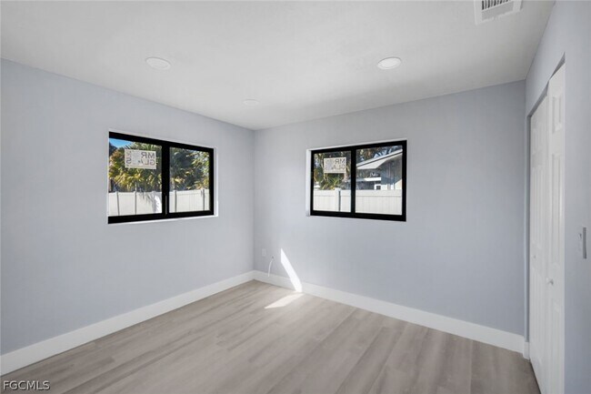 Building Photo - 1389 Pine Ave