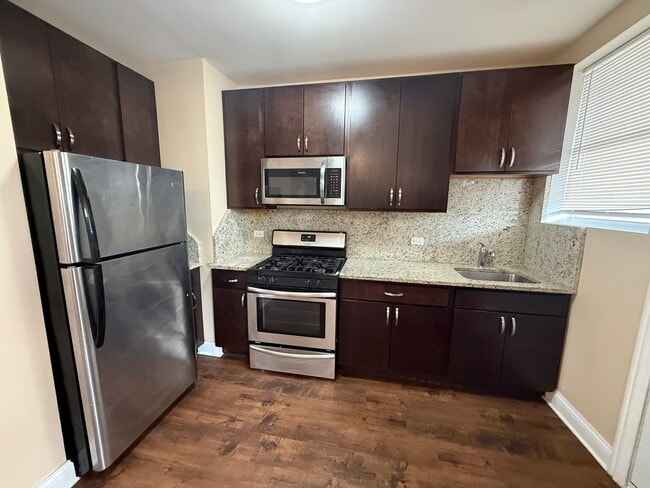 Building Photo - 4454 W Diversey Ave