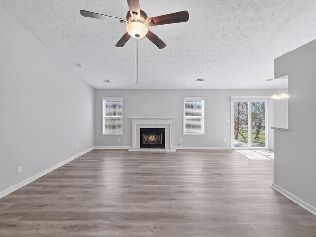 Building Photo - Charming Updated Ranch on Cul-de-Sac with Designer Finishes in Prime Kennesaw Location