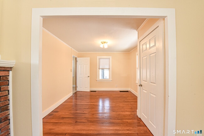 Building Photo - 6 Springdale St