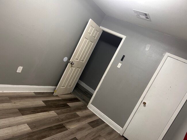 Building Photo - 2800 Dolores Dr